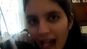 Bahan ki saheli ne mere big dick blowjob di