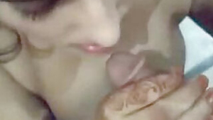 Desi girl loves to suck her bf dick