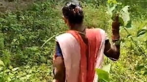 Village bhabhi enjoys outdoor sex with big penis