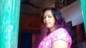 Sexy Bhabhi Shows Nude Body