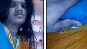 Horny guy makes Desi indian girl understand that he is keen to have chudai