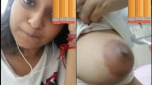Desi babe flaunts her natural breasts in a video call