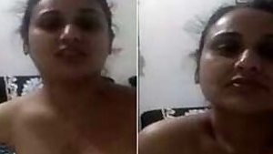 Guy jerks off so fast to steamy naked Indian wife via video link