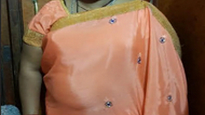 Indian plus-size aunt Reshma gives a blowjob