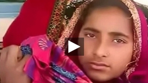 Desi teen unveils her body to a stranger in village