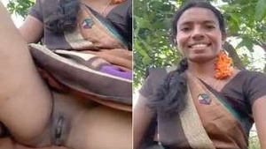 Seductive Telugu bhabhi flaunts her pussy in public