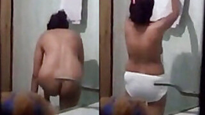 Desi indian Girl Captured In Bathroom