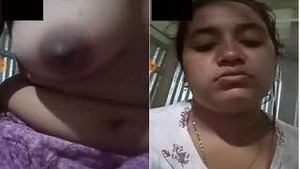 Bangla woman gets paid for showing off her big breasts on a video call