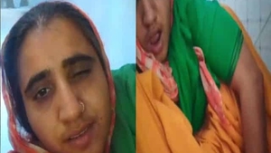 Naughty wife indulges in self-pleasure with a finger in MMS