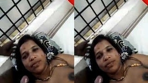 Horny Bhabhi gives a blowjob