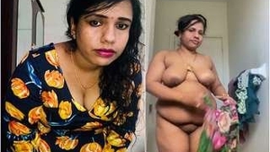 Mature auntie captures her naked body on camera for her partner
