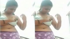 Innocent Mallu girl reveals her ample cleavage