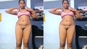 Tamil bhabhi flaunts her pussy in front of the camera