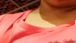 Desire to flash boobs fills the Indian woman during the video call
