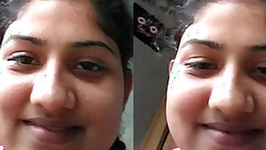 Sexy desi Girl Showing Boobs