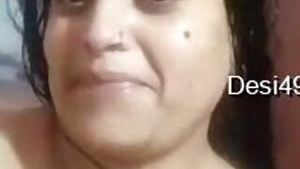 Desi aunty needs a camera to film her washing the sexy hot body