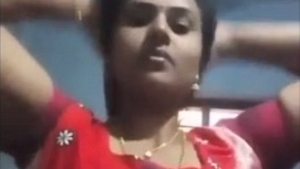 Busty Mallu flaunts her big boobs in solo video