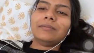 Tamil girl's pussy gets exposed in explicit video