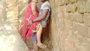 Outdoor caught of bhabi having sex with a stranger
