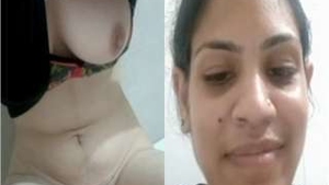 Amateur Indian girl flaunts her body in exclusive video