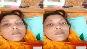 Indian amateur bhabhi bares her boobs and pussy in exclusive video
