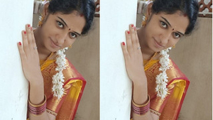 Telugu bhabhi flaunts her big boobs and pussy in exclusive video