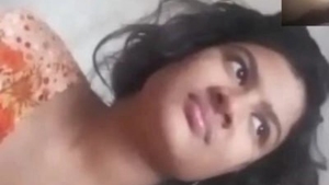 Indian girlfriend reveals her intimate parts