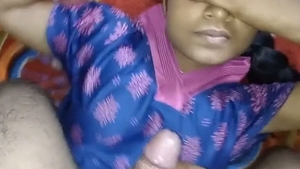 Desi sex tube video of a Marathi babe giving a blowjob and swallowing cum
