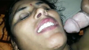 Village bhabhi from India gives a blowjob in Hindi
