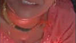 Pakistani bhabhi gives a passionate blowjob in a VDO