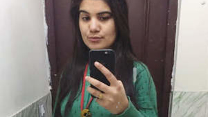 Desi bhabhi's nude selfie video: Part 4