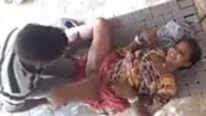 Desi xxx: Local Indian couple gets caught in a honey trap