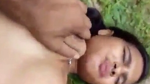 Desi Indian couple's steamy outdoor sex video