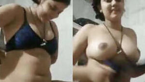 Sexy bhabhi showing boobs pussy